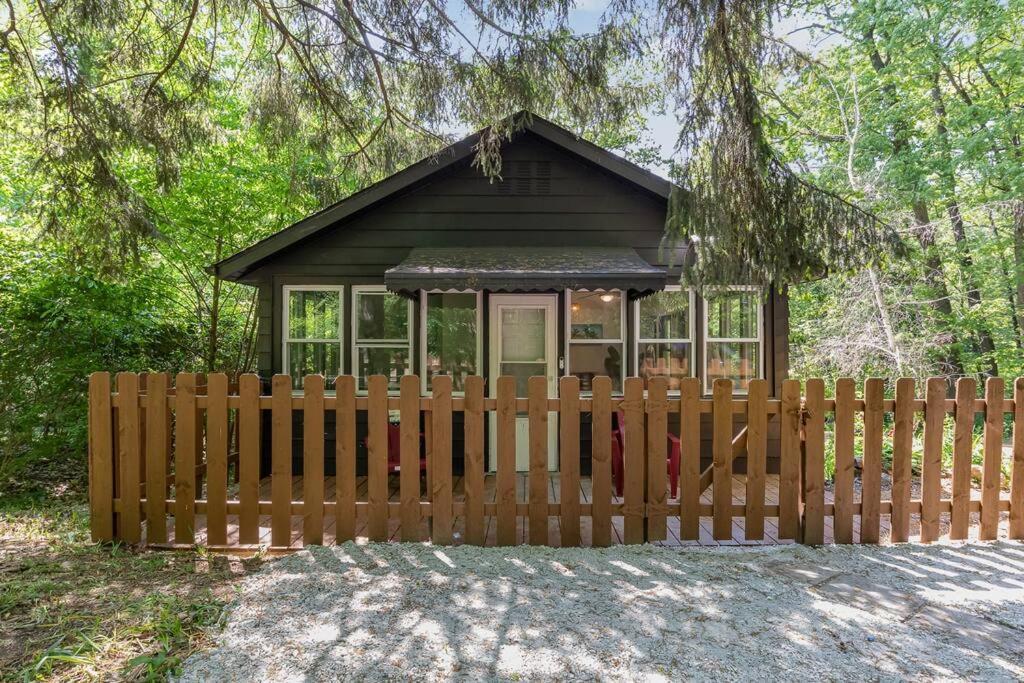 ולפראיסו Black Cabin Getaway In Woods I Valpo מראה חיצוני תמונה