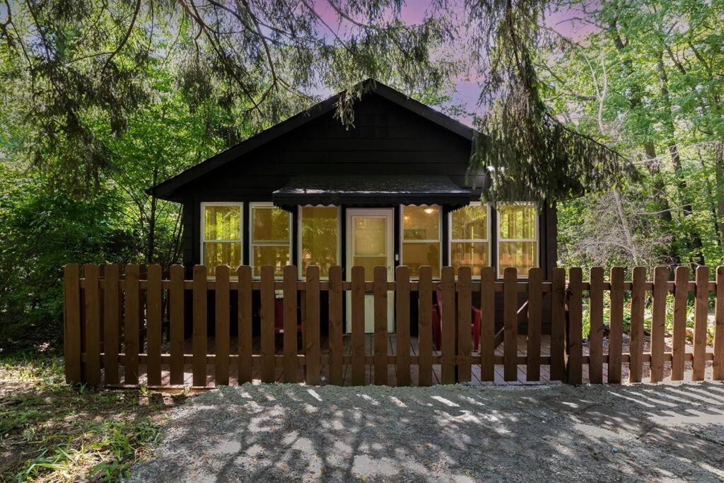 ולפראיסו Black Cabin Getaway In Woods I Valpo מראה חיצוני תמונה