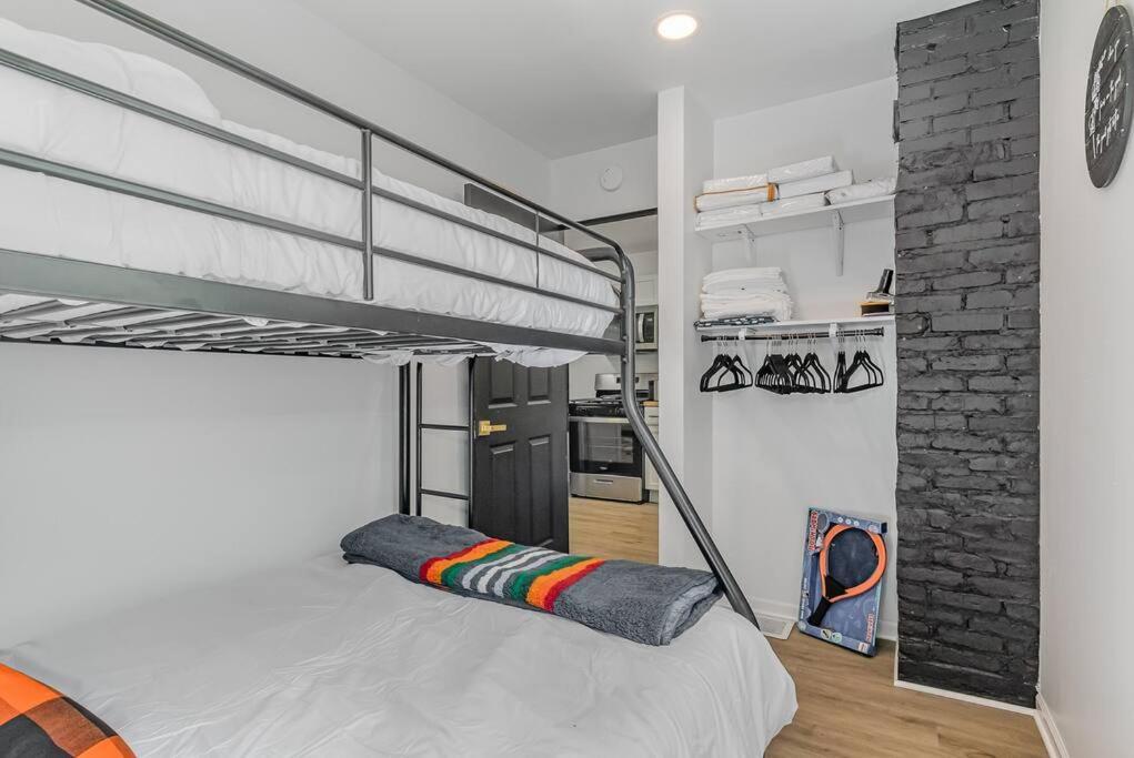 ולפראיסו Black Cabin Getaway In Woods I Valpo מראה חיצוני תמונה