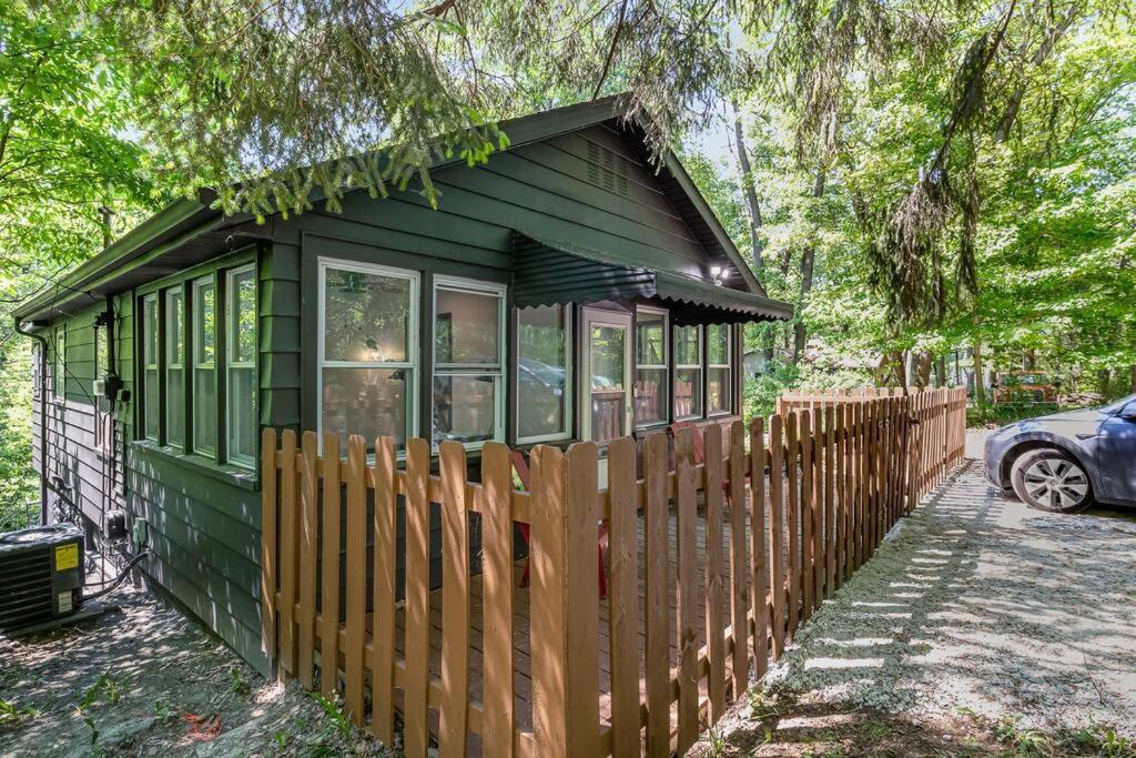 ולפראיסו Black Cabin Getaway In Woods I Valpo מראה חיצוני תמונה